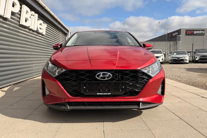 Grå Hyundai i20 fra 2022