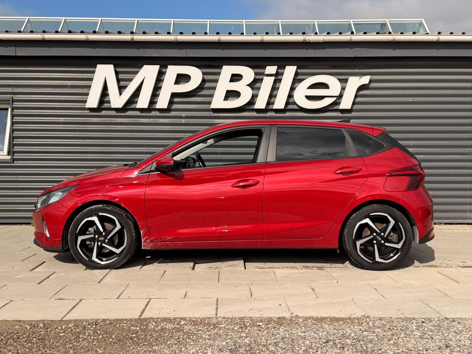 Grå Hyundai i20 fra 2022