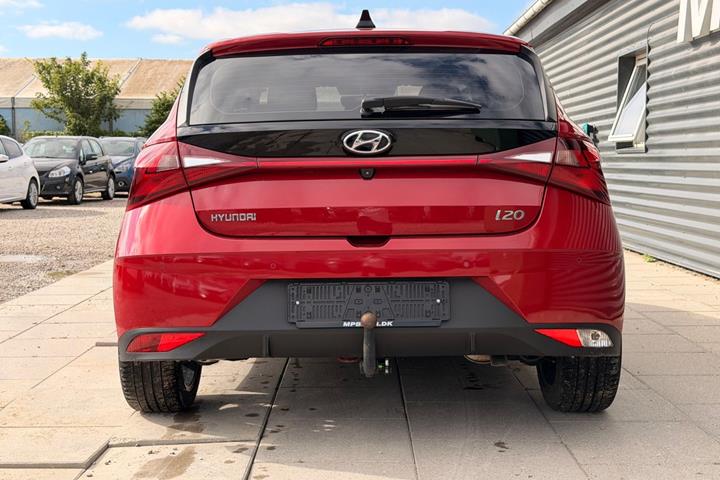 Grå Hyundai i20 fra 2022