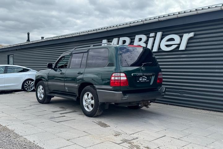 Grøn Toyota Land Cruiser fra 2004