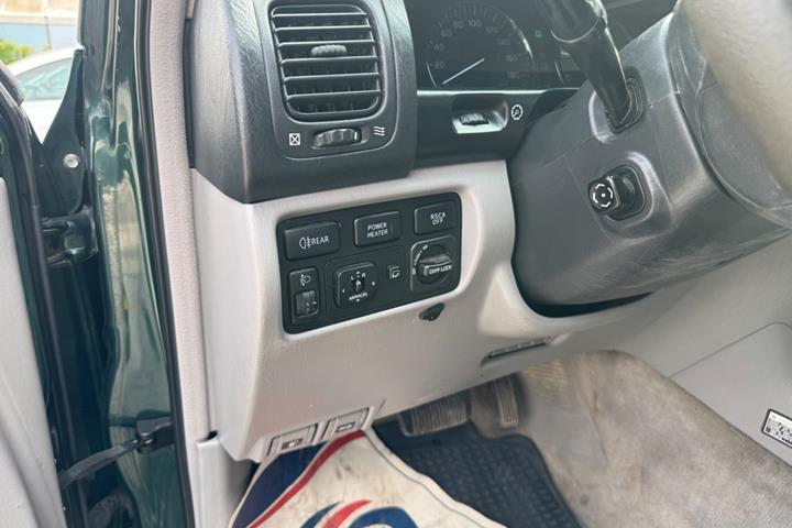 Grøn Toyota Land Cruiser fra 2004