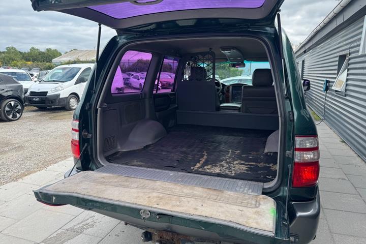 Grøn Toyota Land Cruiser fra 2004