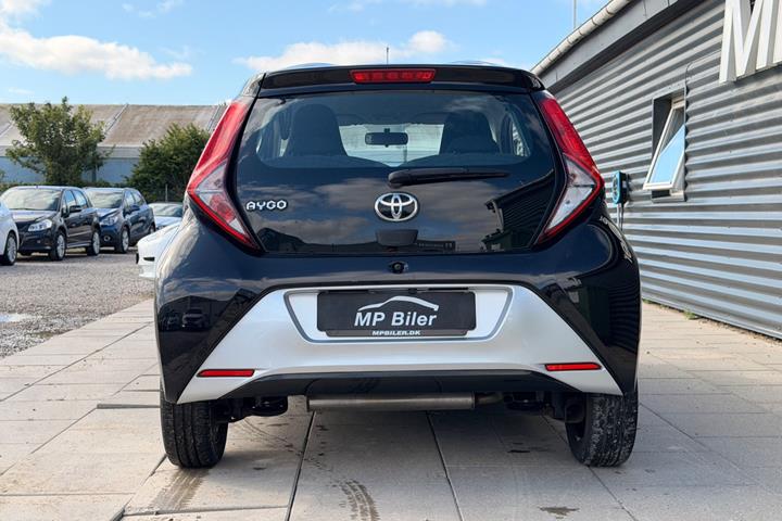Sort Toyota Aygo fra 2019