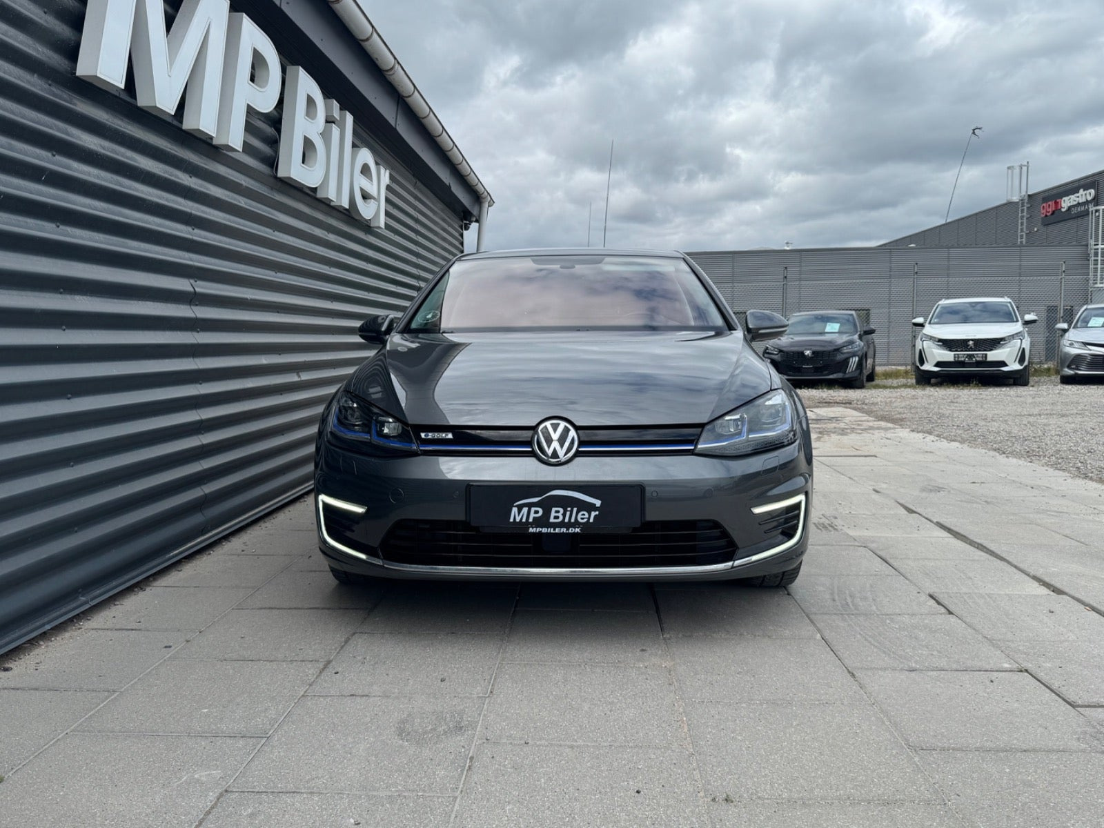 Grå VW e-Golf VII fra 2020