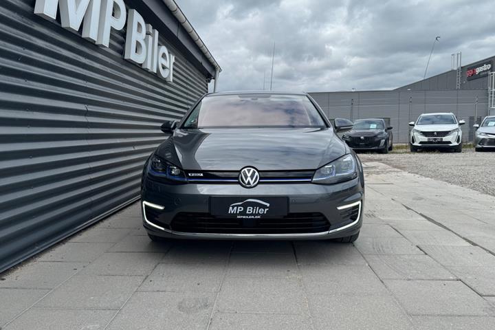 Grå VW e-Golf VII fra 2020
