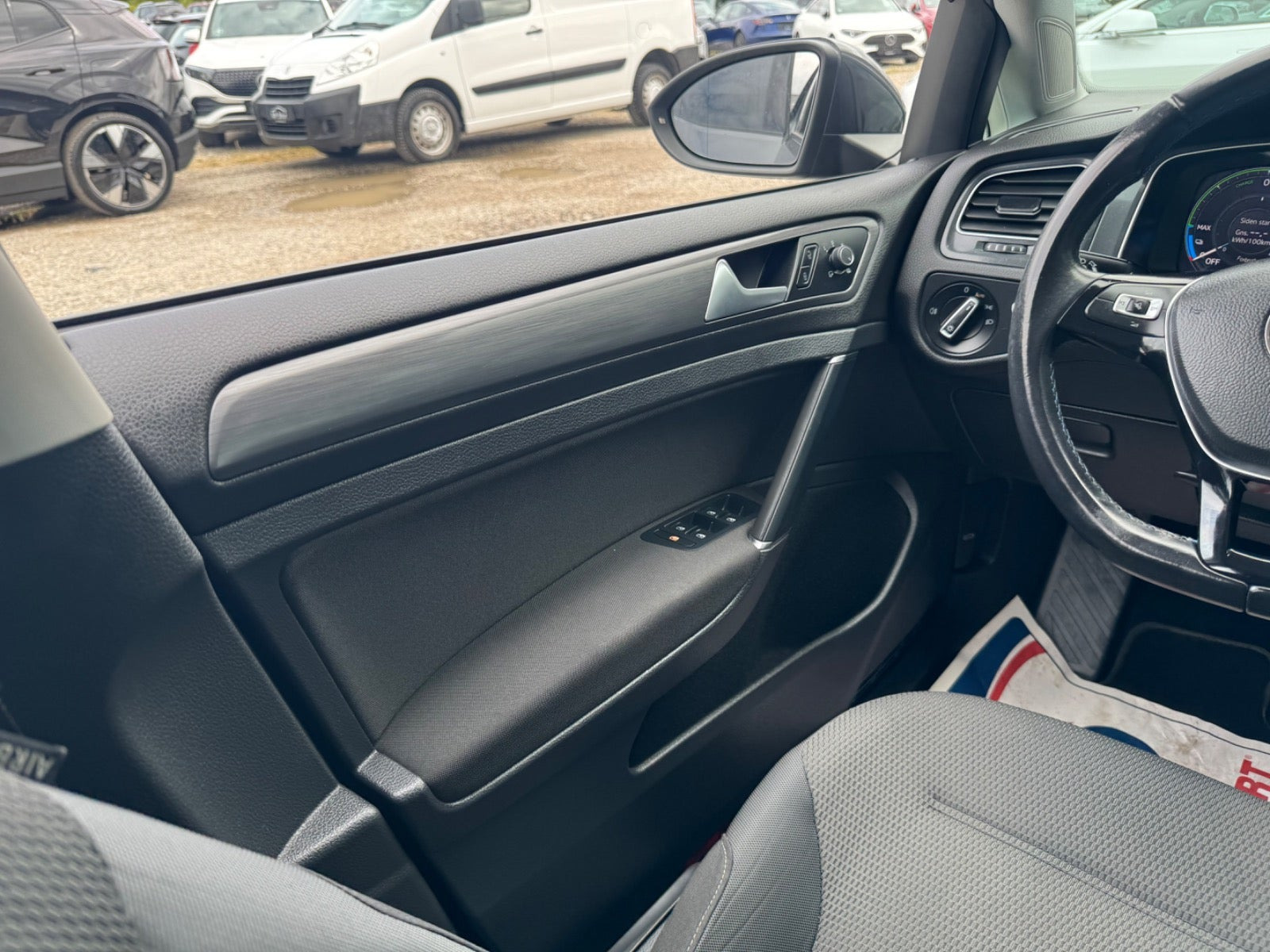 Grå VW e-Golf VII fra 2020