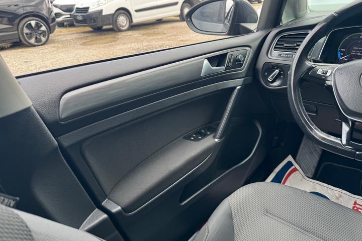 Grå VW e-Golf VII fra 2020