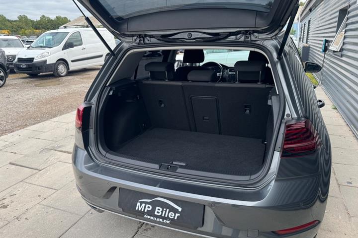 Grå VW e-Golf VII fra 2020