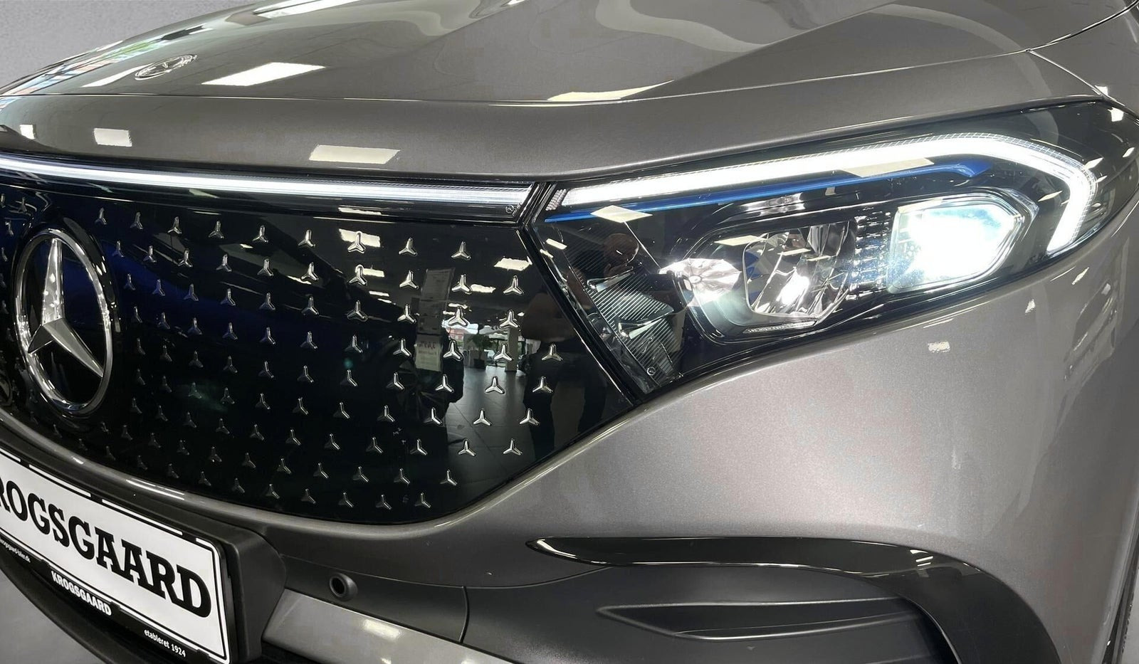 Grå Mercedes EQA250+ fra 2025