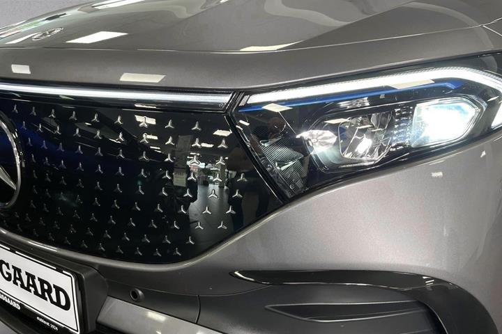 Grå Mercedes EQA250+ fra 2025