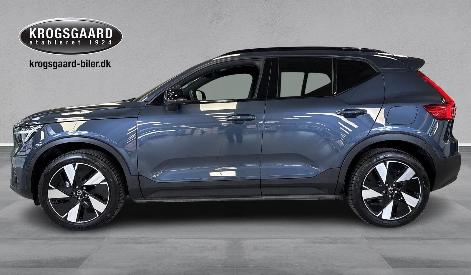 Blå Volvo EX40 fra 2025