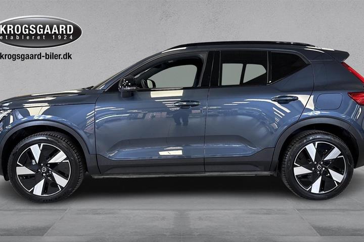 Blå Volvo EX40 fra 2025