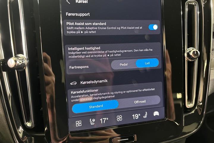 Blå Volvo EX40 fra 2025