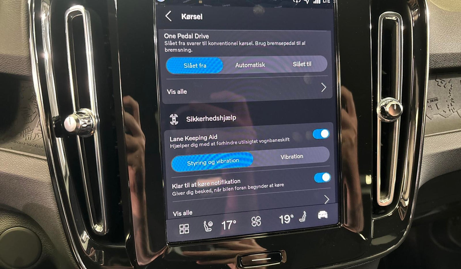 Blå Volvo EX40 fra 2025