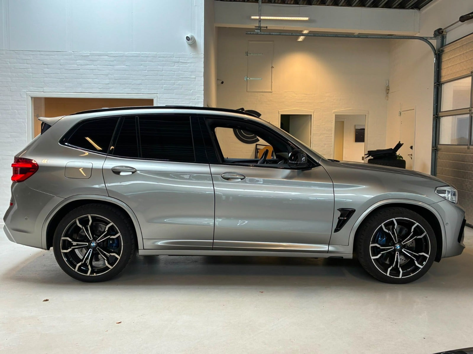 Grå BMW X3 fra 2020