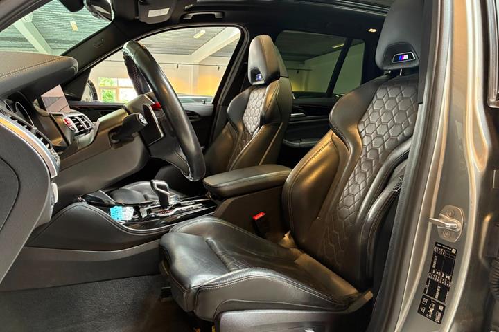 Grå BMW X3 fra 2020