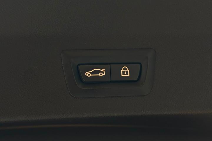 Grå BMW X3 fra 2020