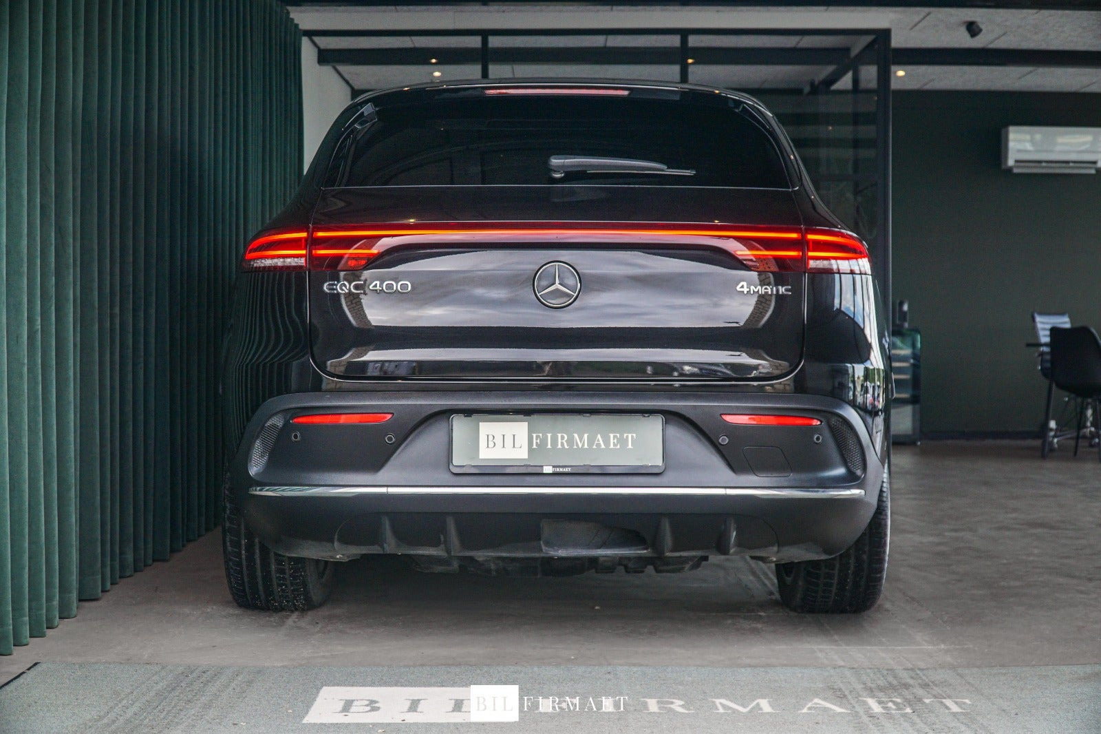 Sort Mercedes EQC400 fra 2022
