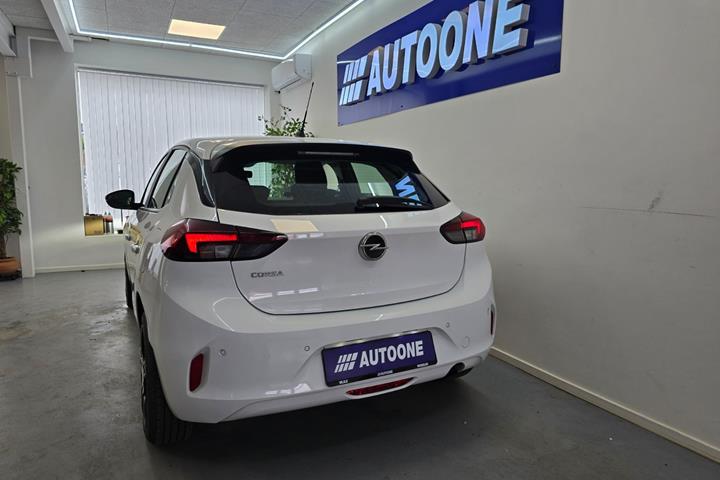 Hvid Opel Corsa fra 2020