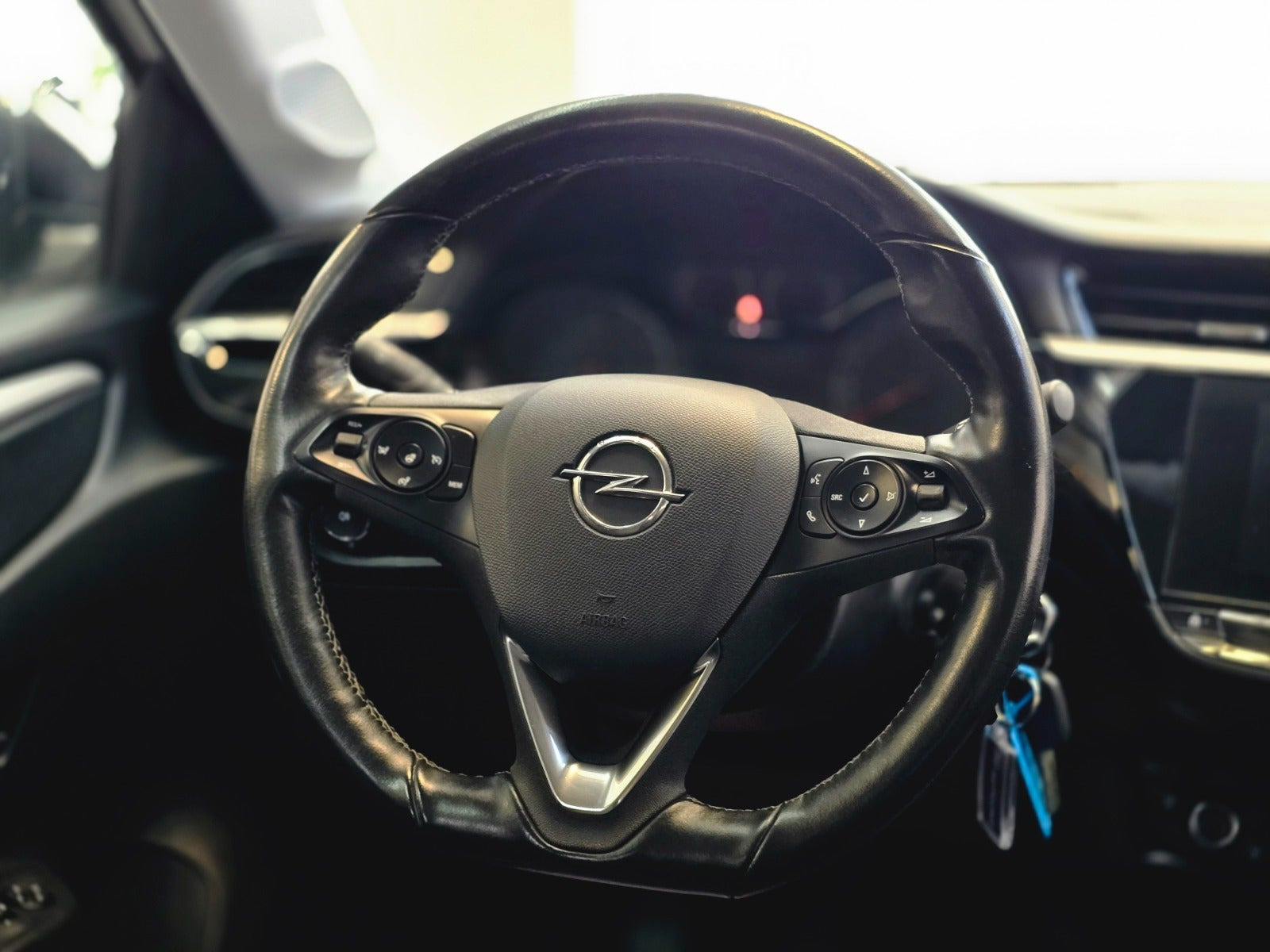Hvid Opel Corsa fra 2020