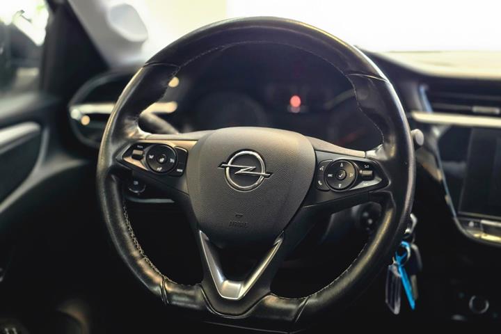 Hvid Opel Corsa fra 2020