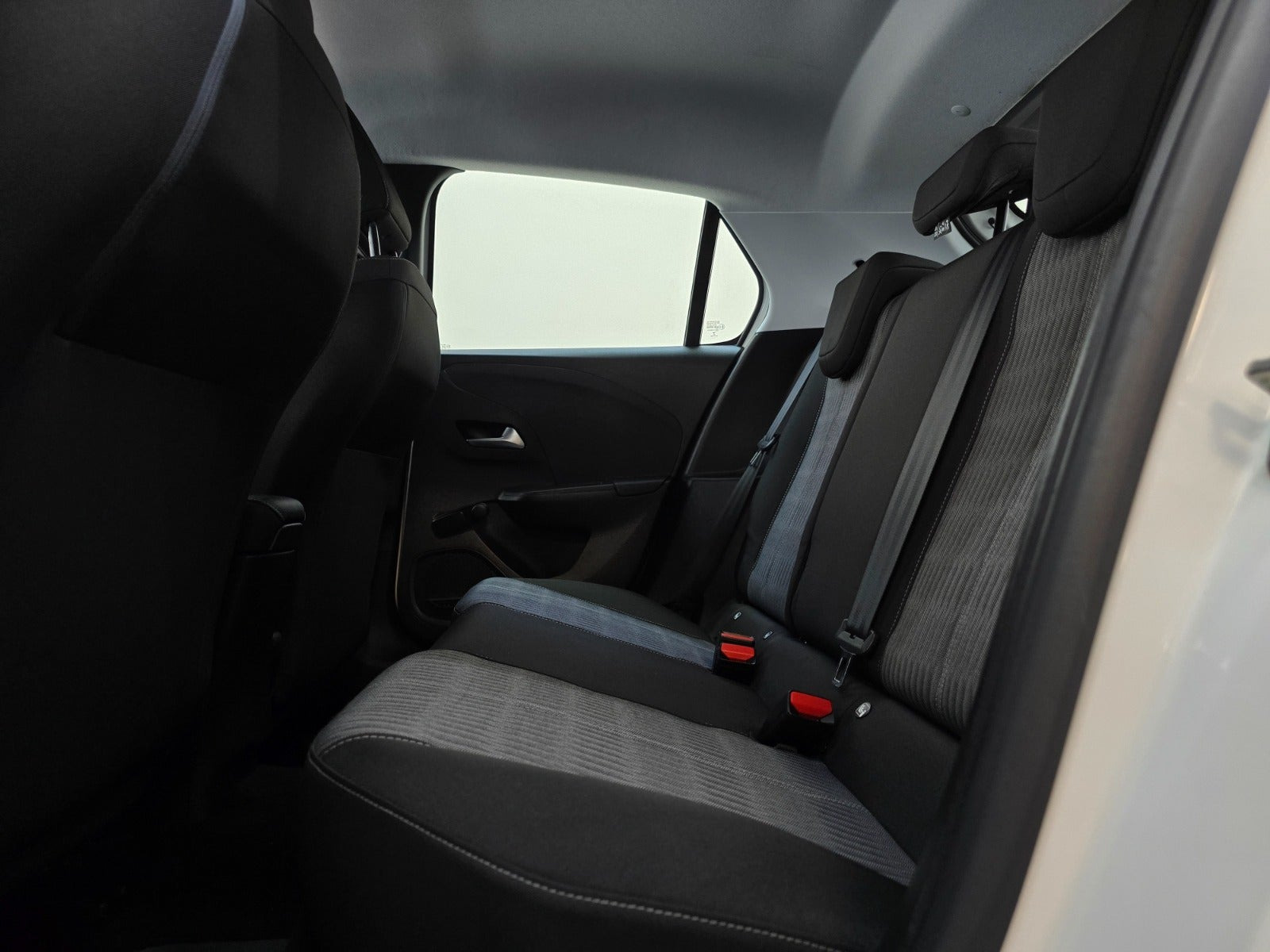 Hvid Opel Corsa fra 2020