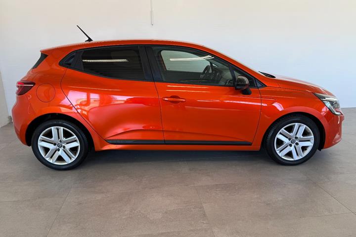 Orange Renault Clio V fra 2021