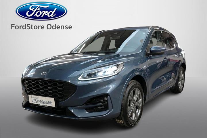 Blå Ford Kuga fra 2023 set udefra