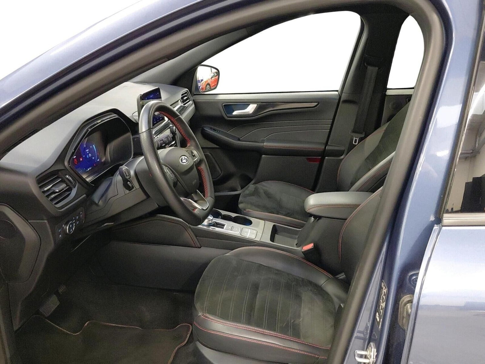 Blå Ford Kuga fra 2023