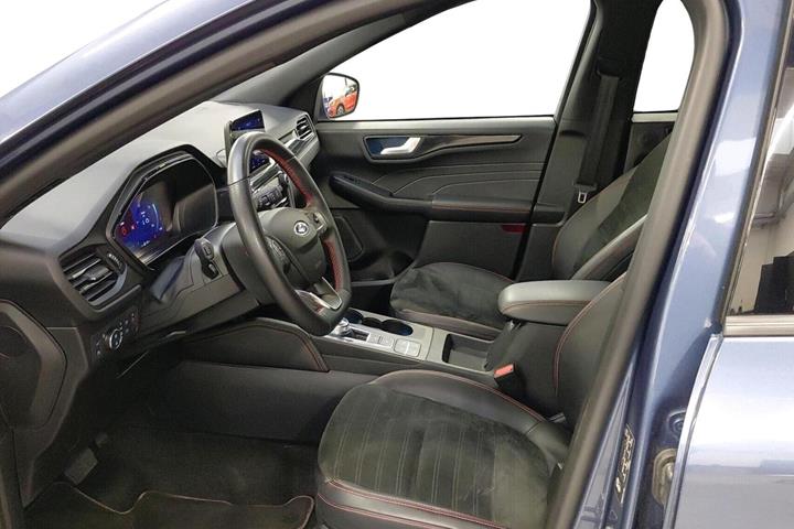 Blå Ford Kuga fra 2023