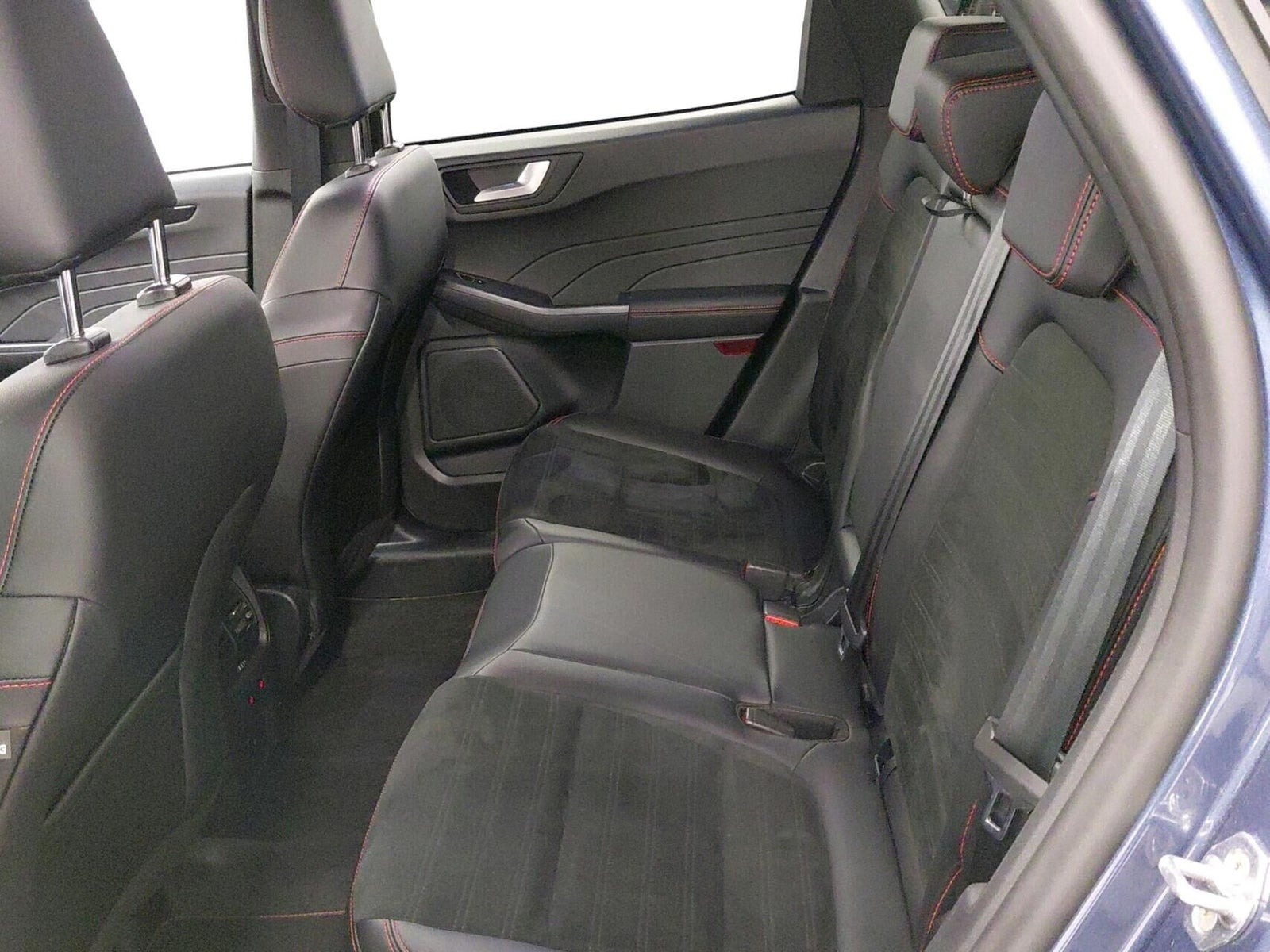 Blå Ford Kuga fra 2023