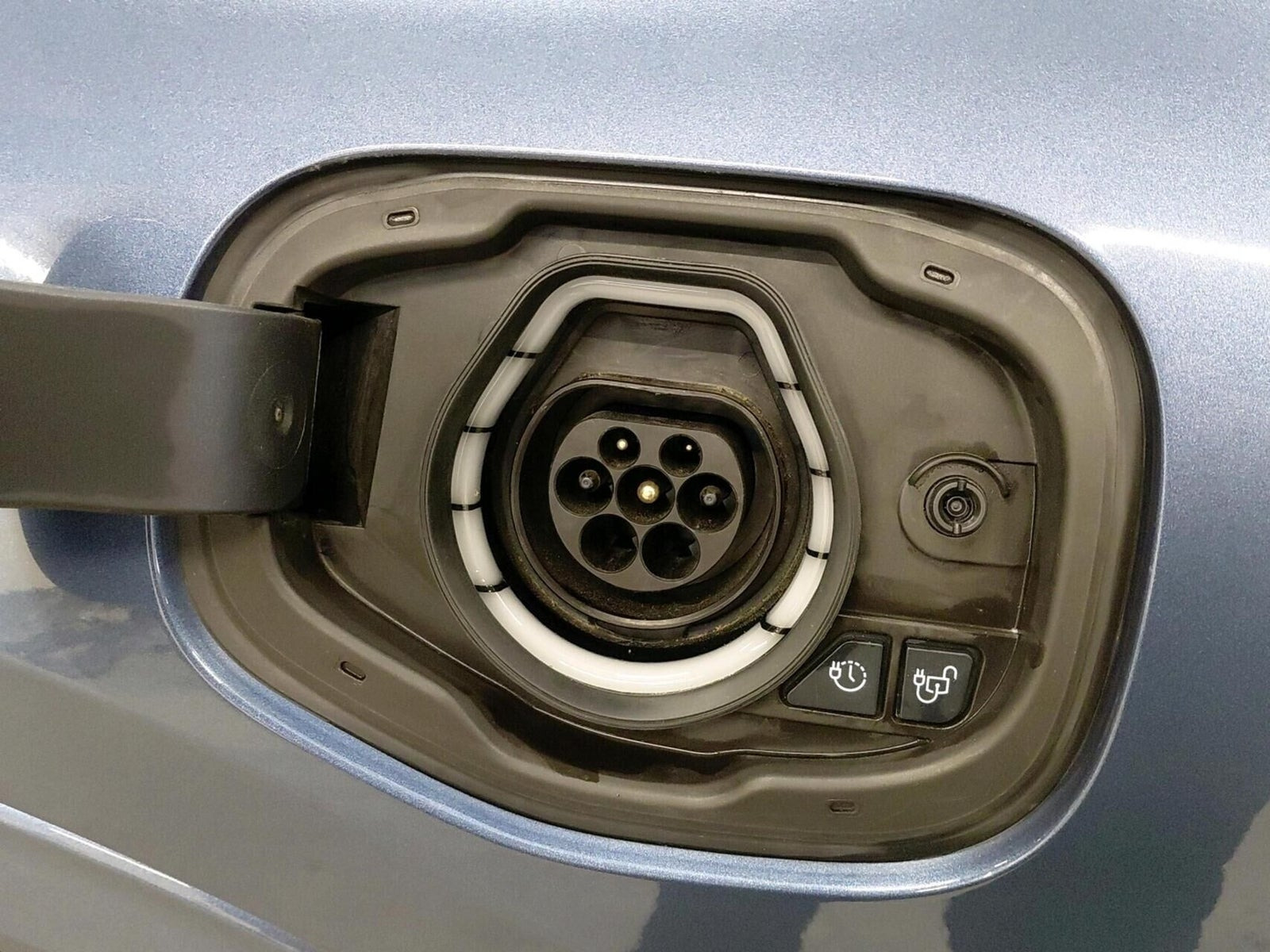 Blå Ford Kuga fra 2023