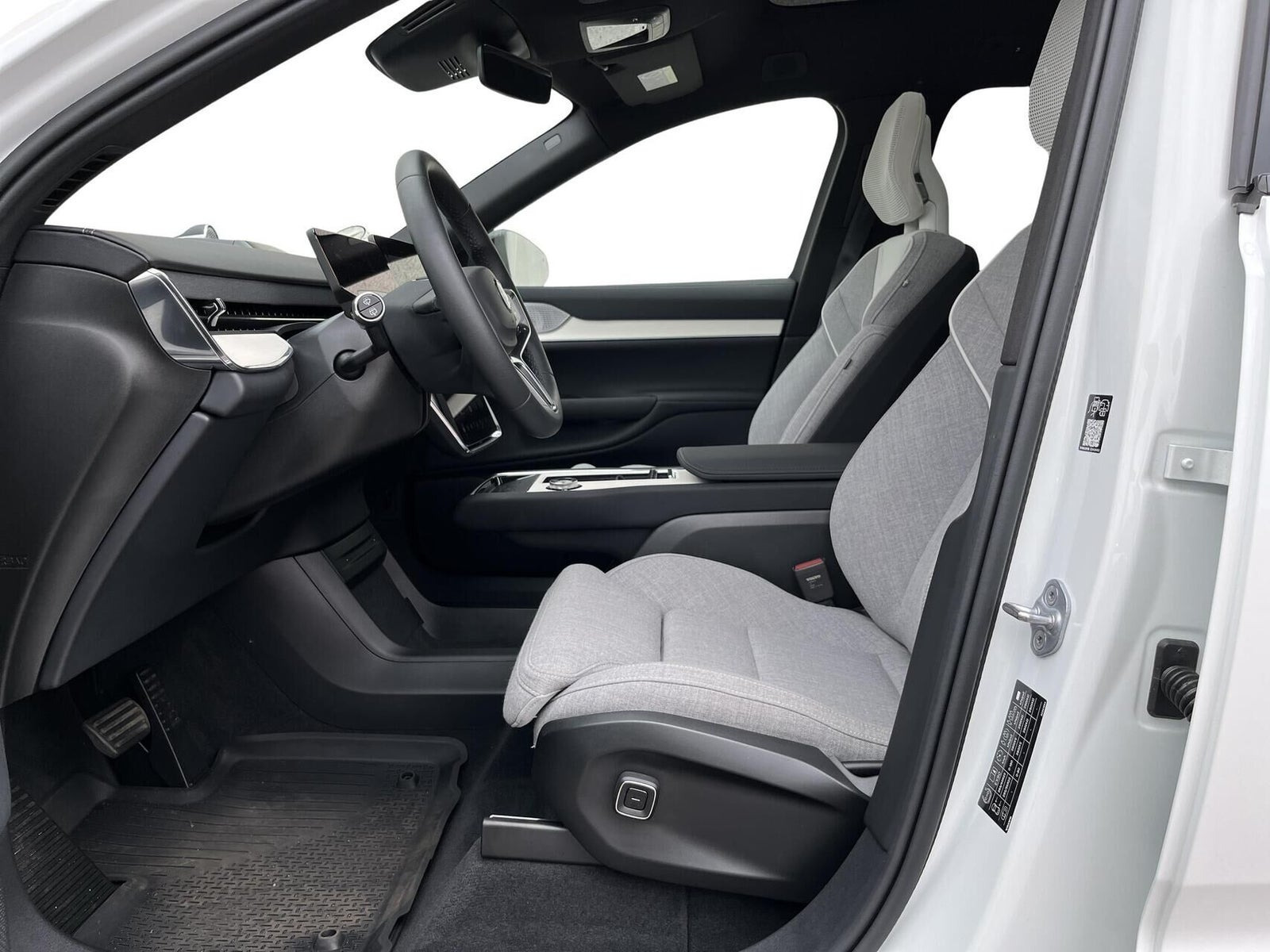 Hvid Volvo EX90 fra 2025