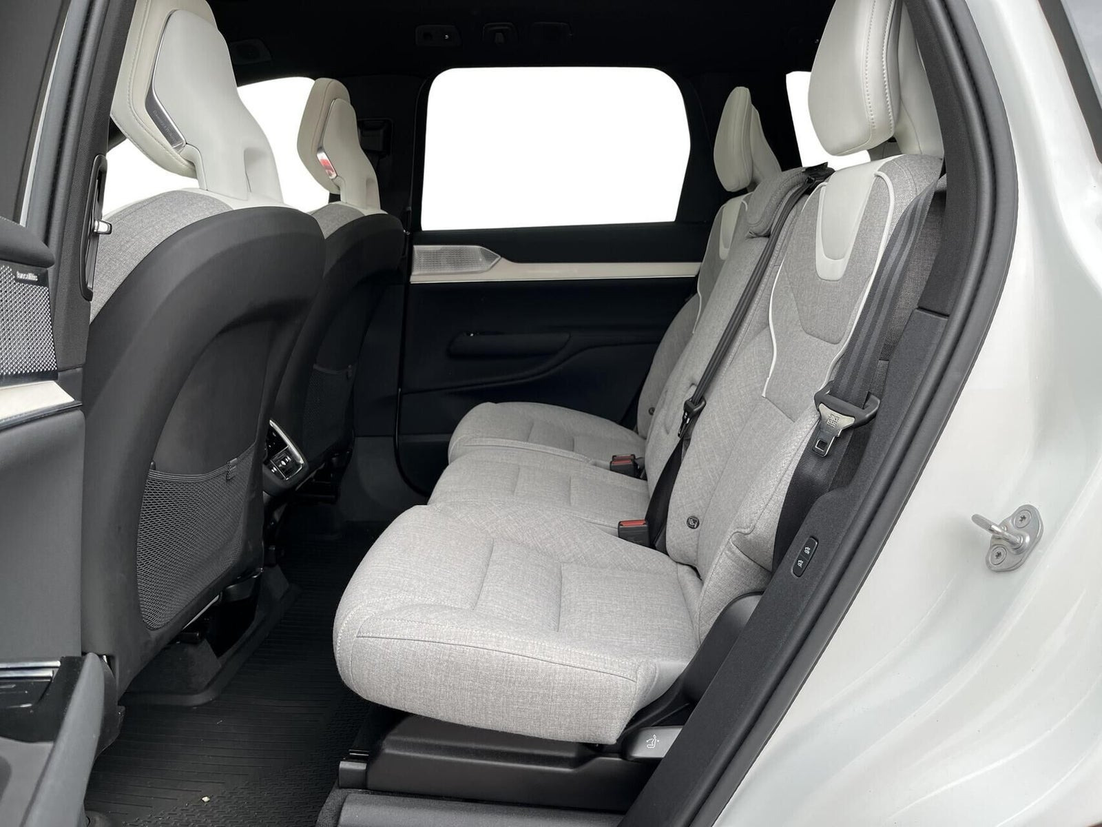 Hvid Volvo EX90 fra 2025
