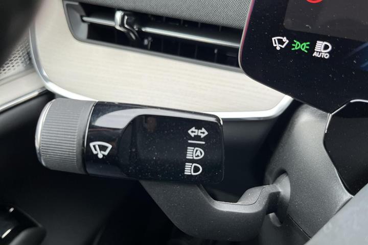 Hvid Volvo EX90 fra 2025