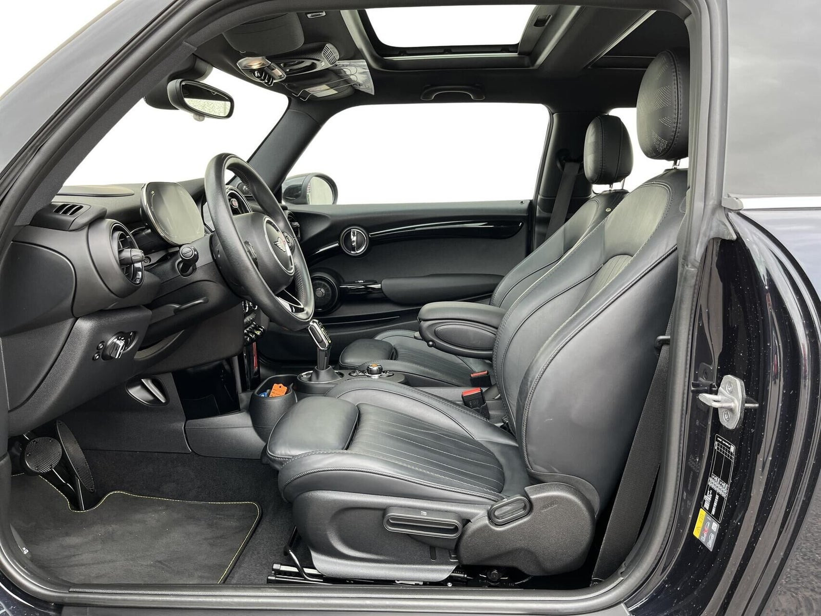 Sort Mini Cooper SE fra 2020