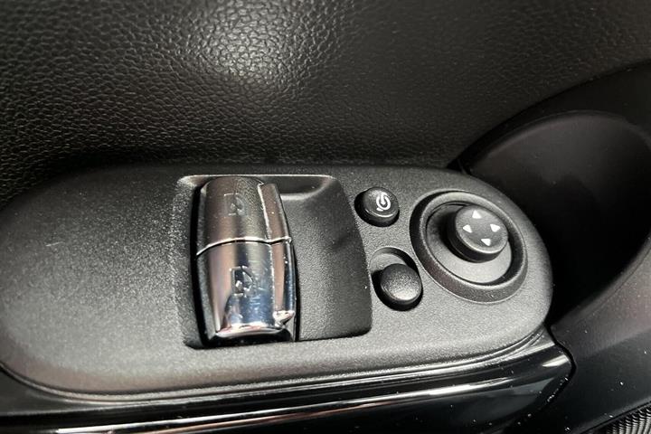 Sort Mini Cooper SE fra 2020