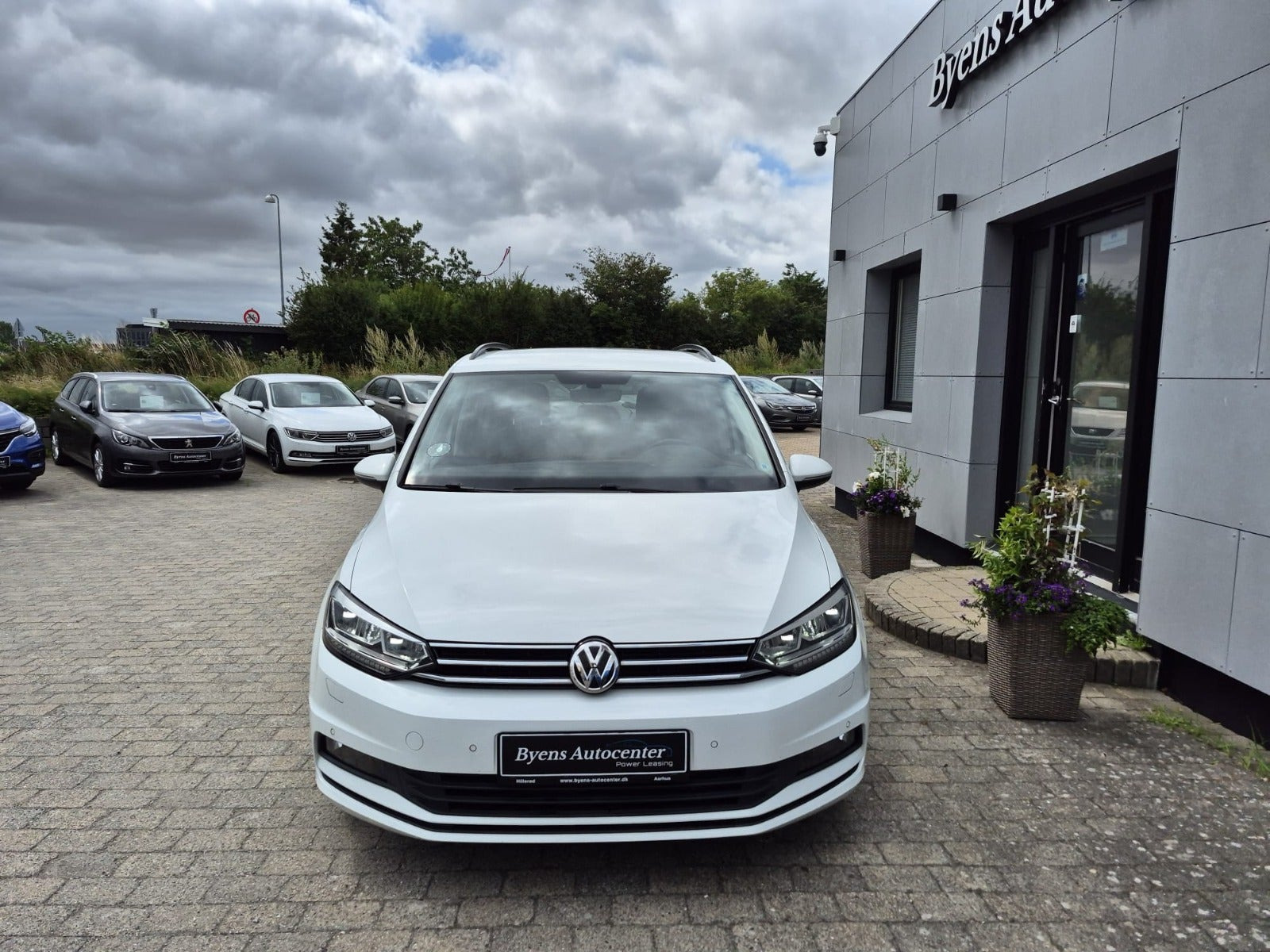 Hvid VW Touran fra 2020