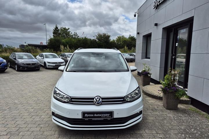 Hvid VW Touran fra 2020