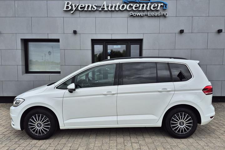 Hvid VW Touran fra 2020
