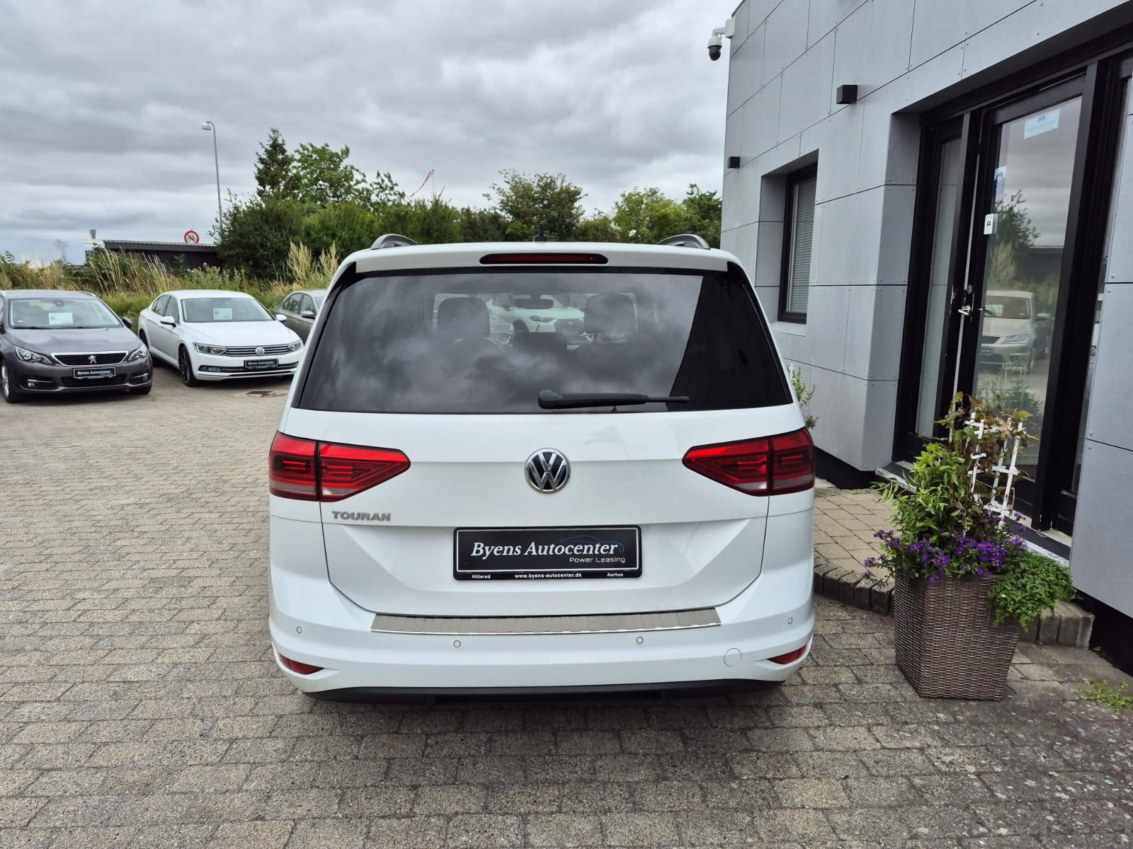 Hvid VW Touran fra 2020