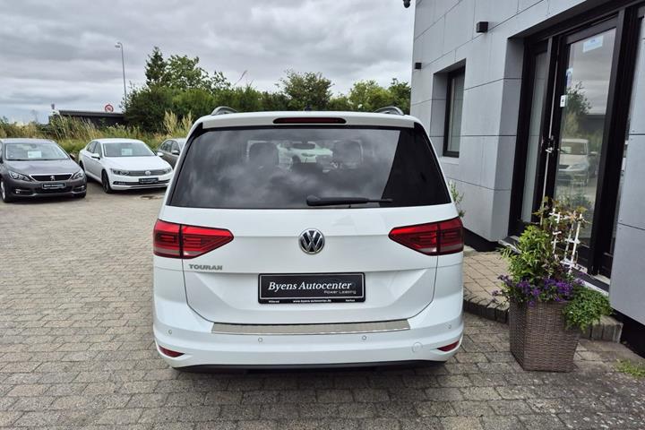 Hvid VW Touran fra 2020