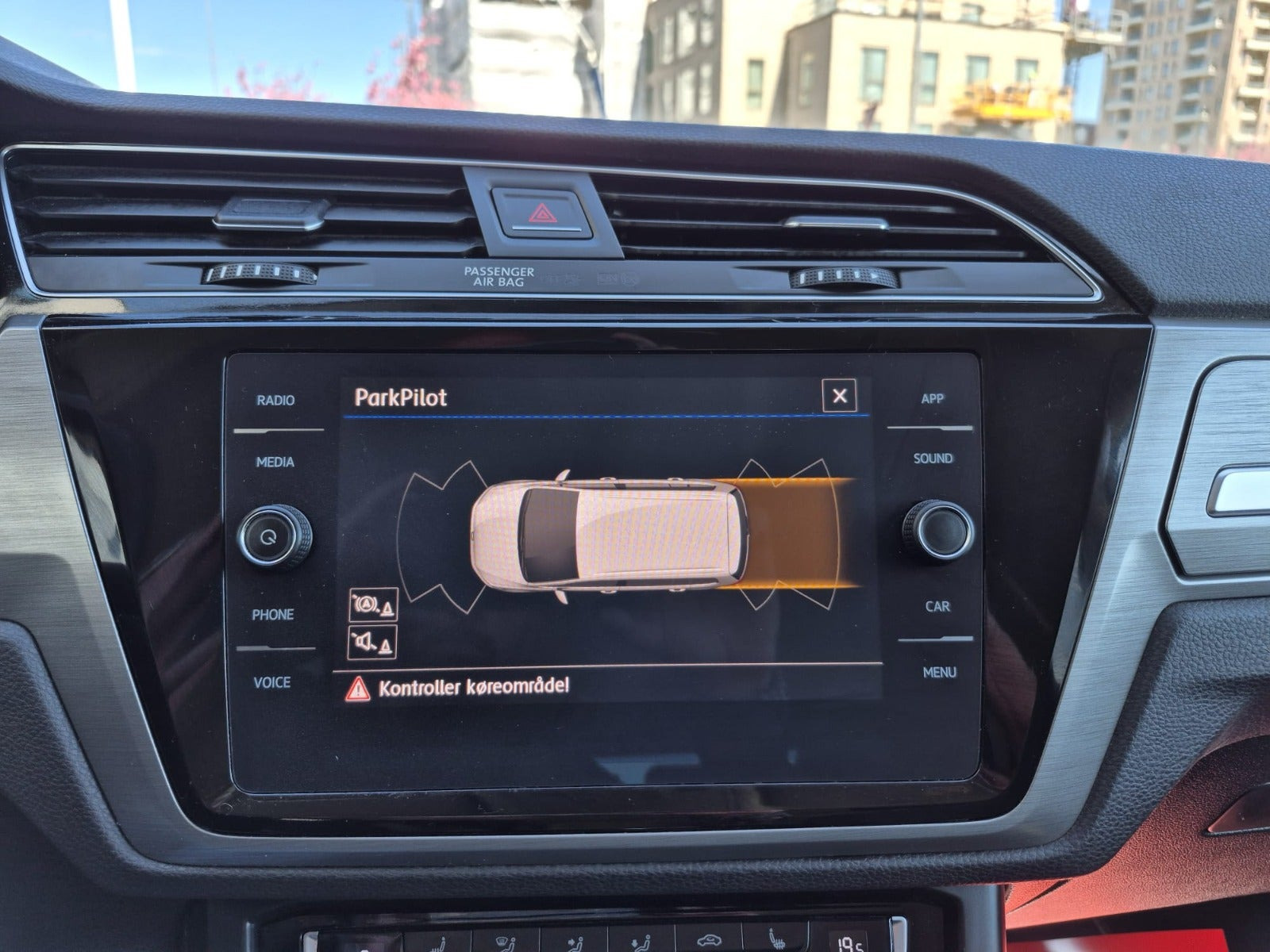 Hvid VW Touran fra 2020
