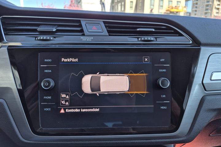Hvid VW Touran fra 2020