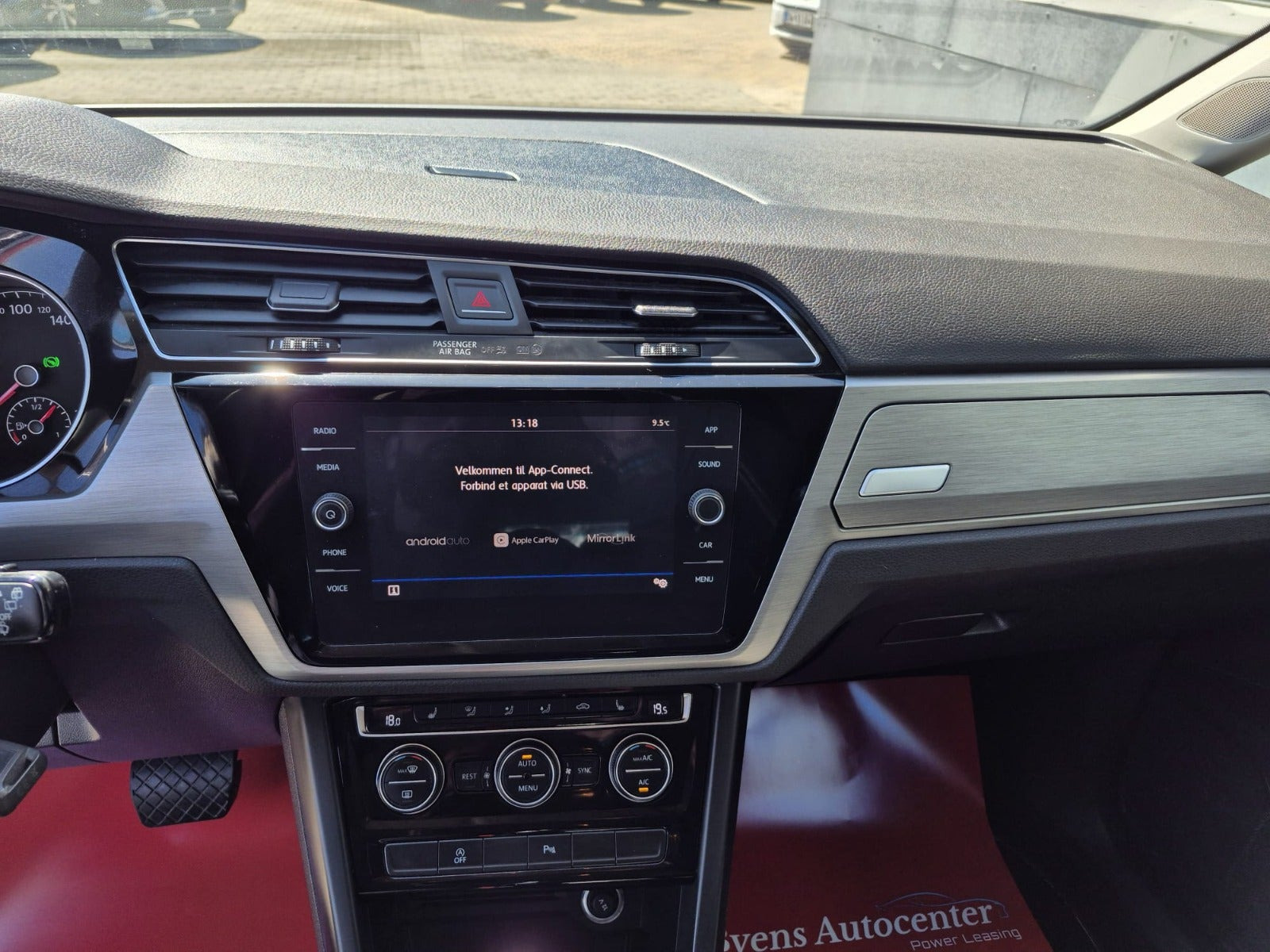 Hvid VW Touran fra 2020