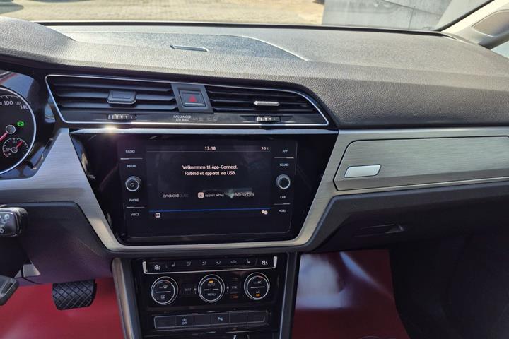 Hvid VW Touran fra 2020