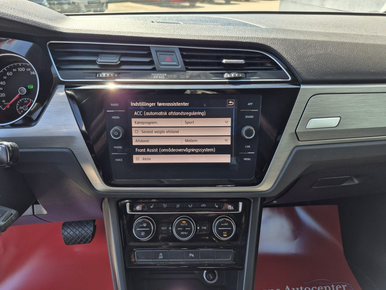 Hvid VW Touran fra 2020