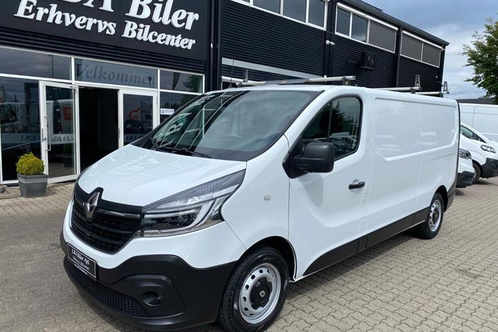 Hvid Renault Trafic T29 fra 2020 set udefra