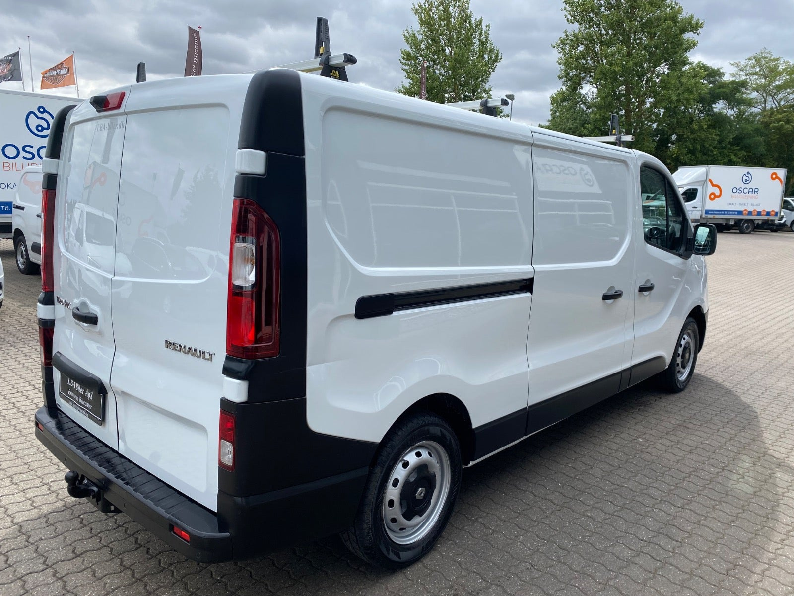 Hvid Renault Trafic T29 fra 2020