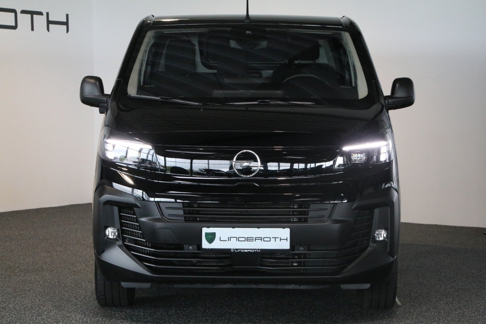 Sort Opel Vivaro fra 2025